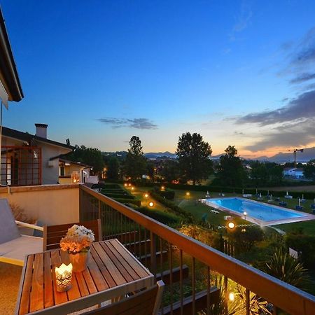 Italia Living Villa Паденге-суль-Гарда Экстерьер фото