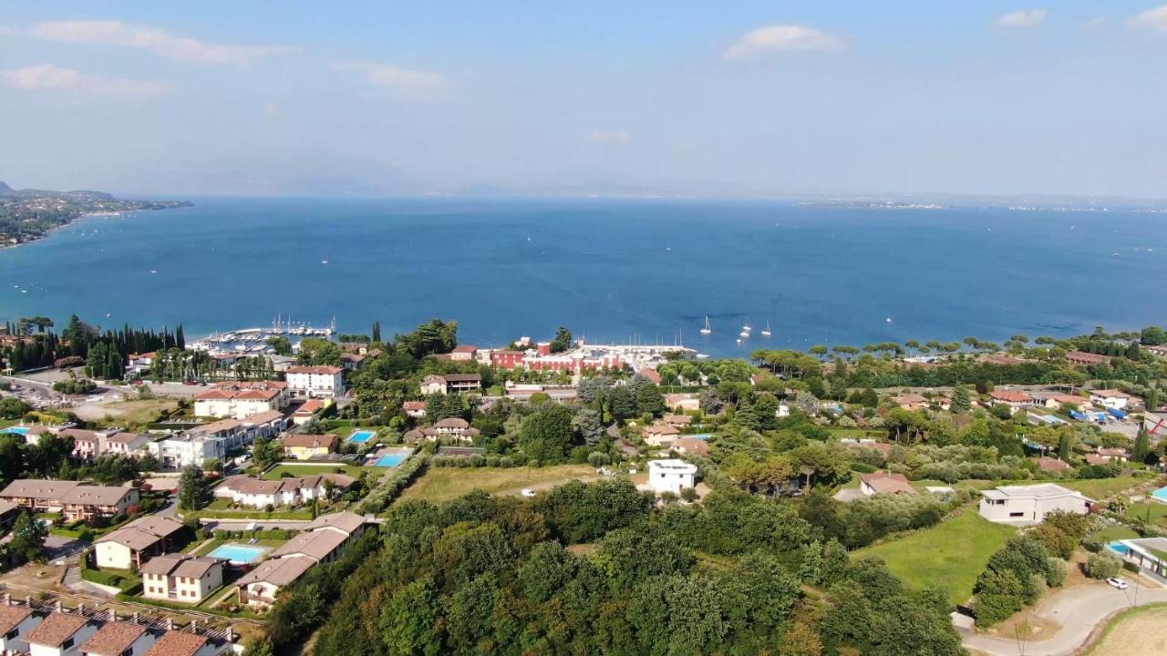 Italia Living Villa Паденге-суль-Гарда Экстерьер фото