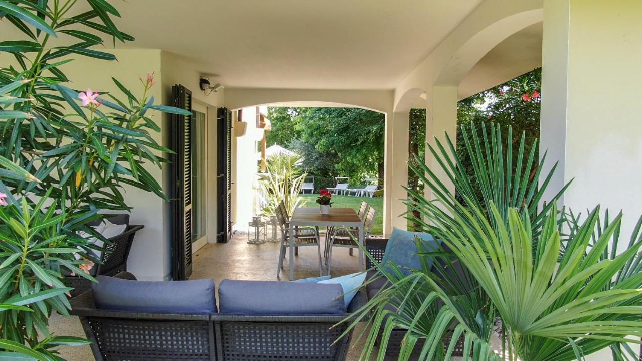 Italia Living Villa Паденге-суль-Гарда Экстерьер фото