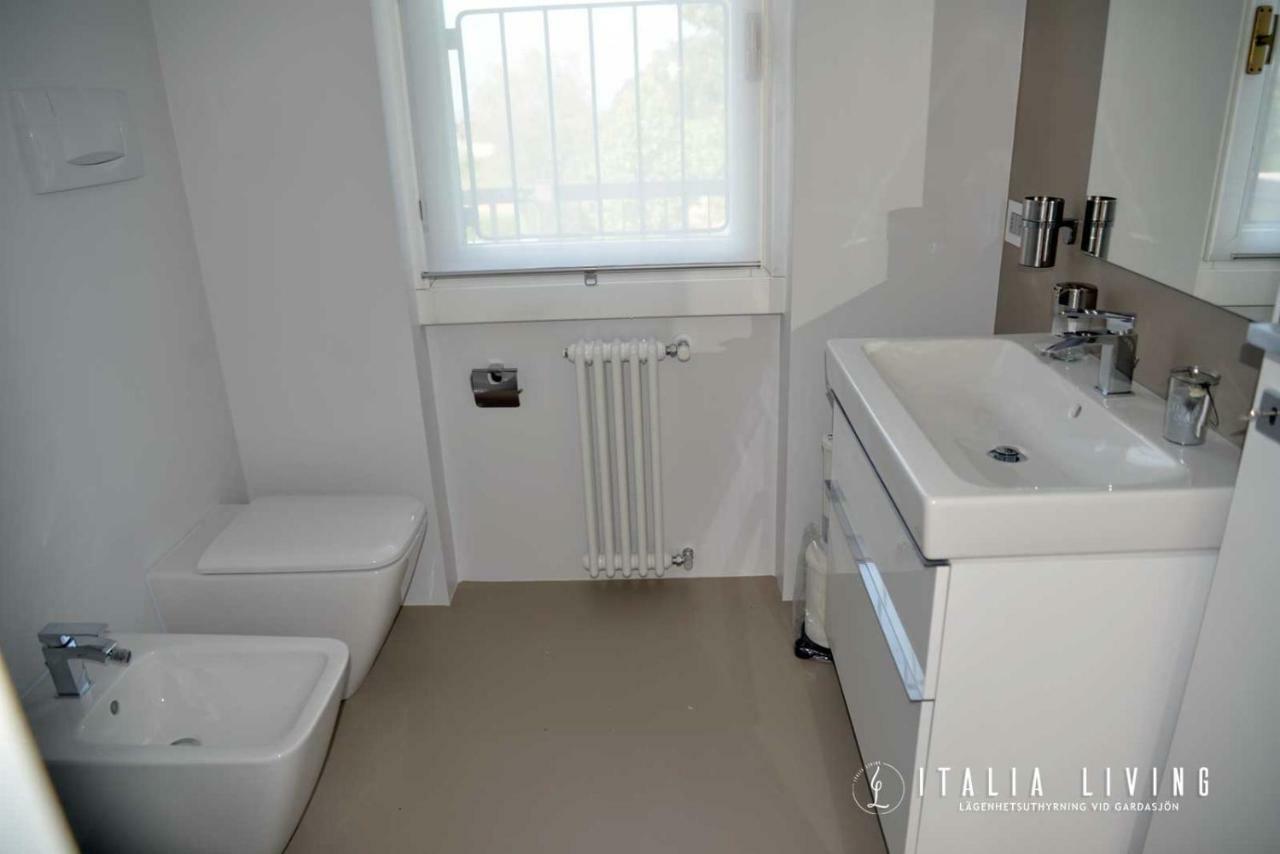 Italia Living Villa Паденге-суль-Гарда Экстерьер фото