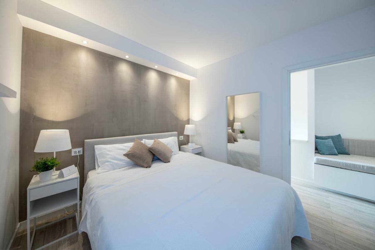 Italia Living Villa Паденге-суль-Гарда Экстерьер фото